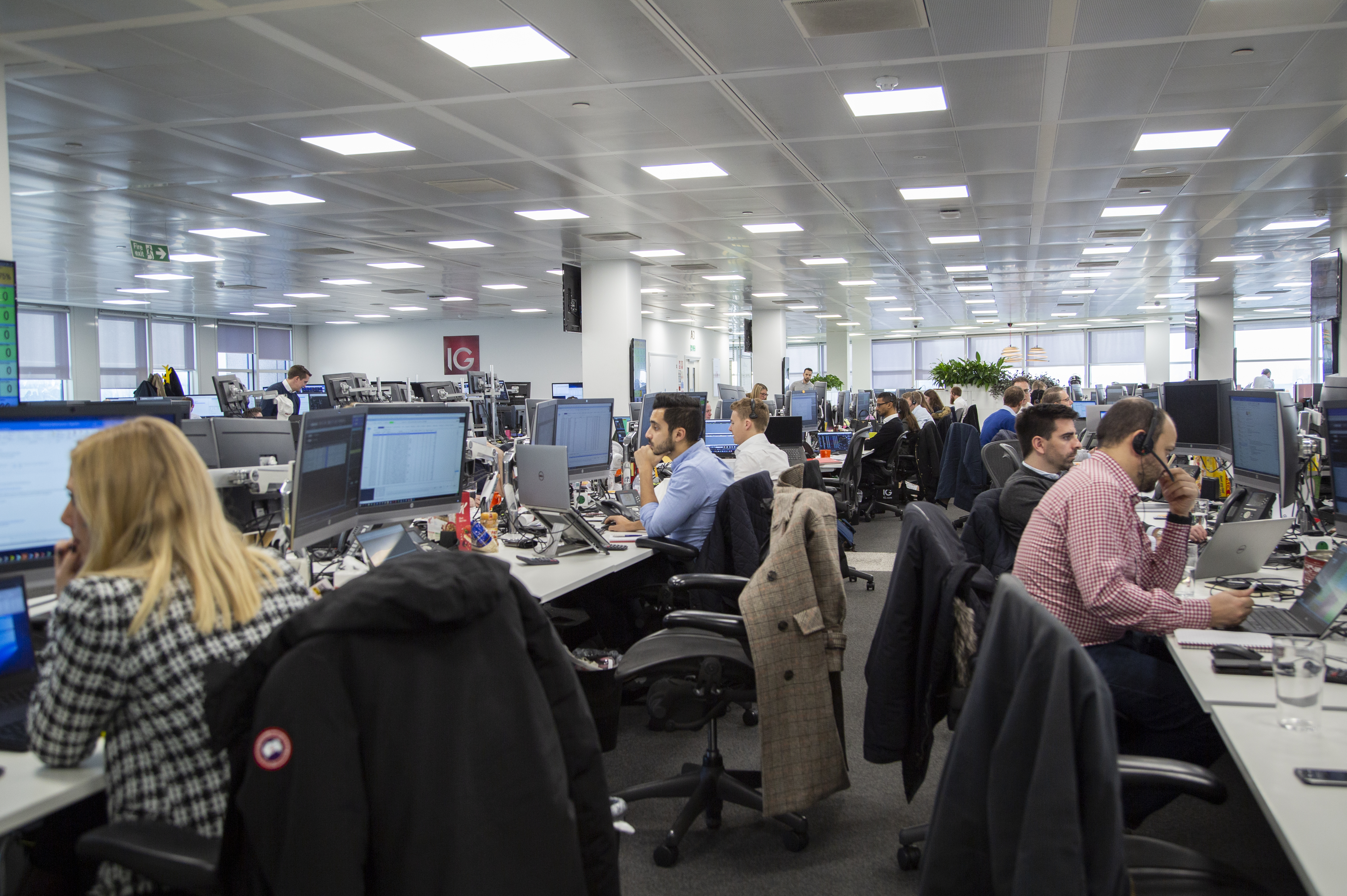 trading-floor-3